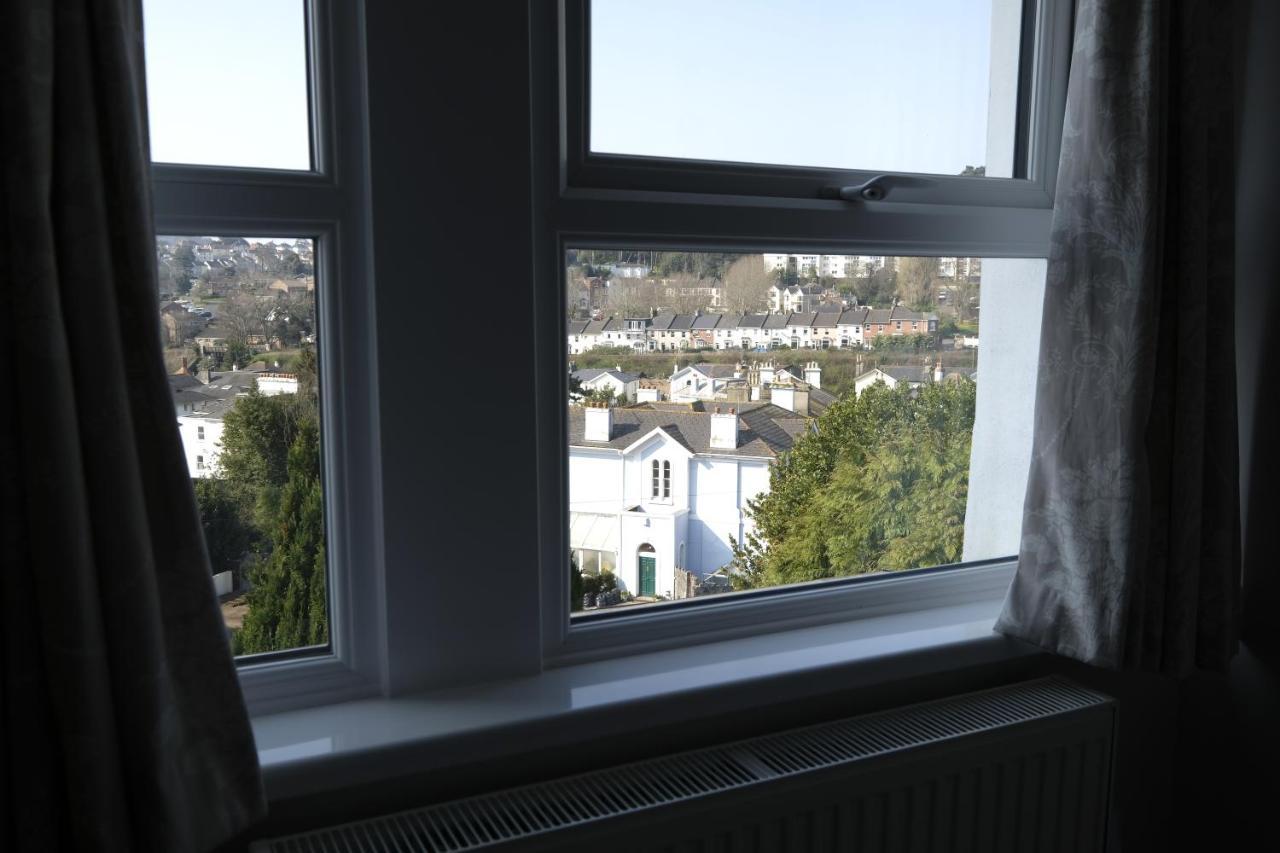 Heathcliff House B&B Exclusively For Adults Free Large Carpark Торки Экстерьер фото