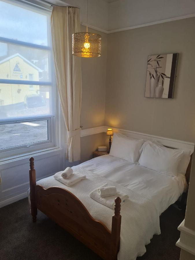 Heathcliff House B&B Exclusively For Adults Free Large Carpark Торки Экстерьер фото