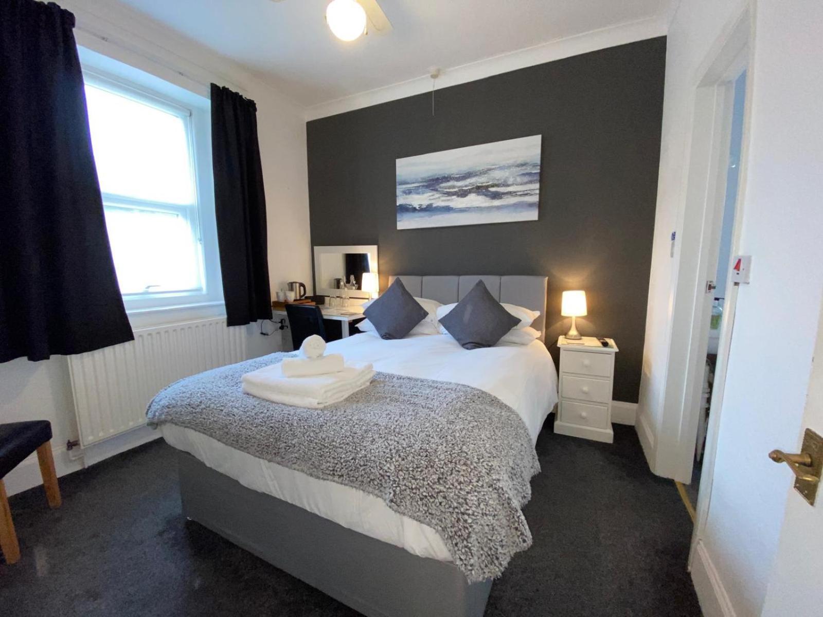 Heathcliff House B&B Exclusively For Adults Free Large Carpark Торки Экстерьер фото