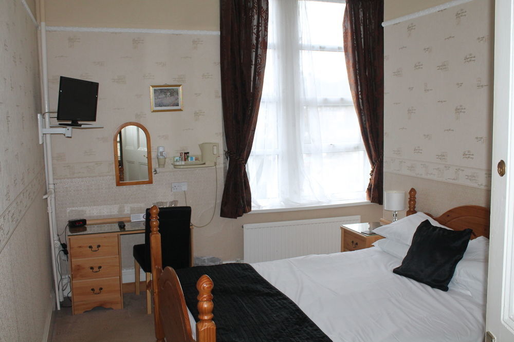 Heathcliff House B&B Exclusively For Adults Free Large Carpark Торки Экстерьер фото