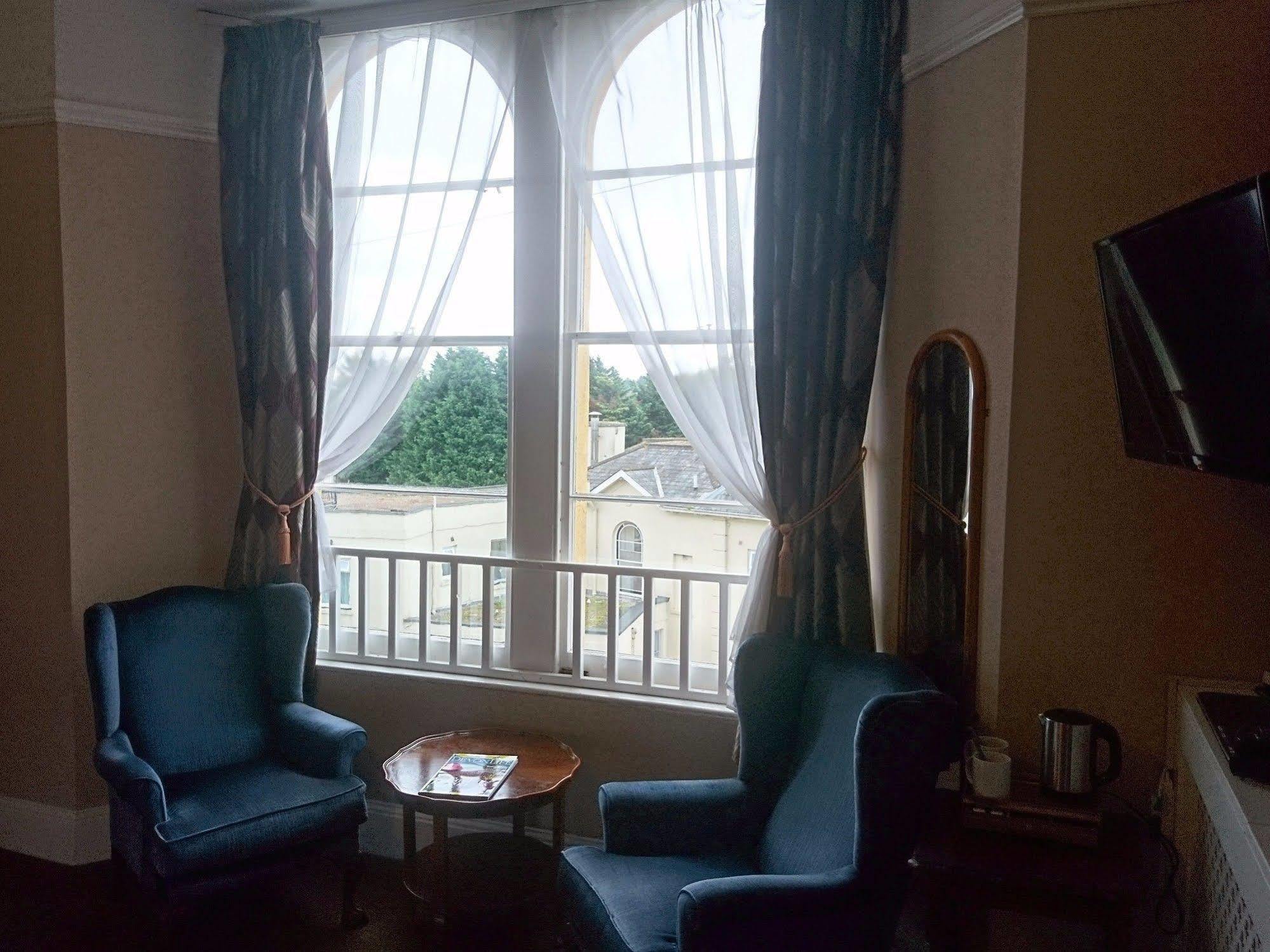 Heathcliff House B&B Exclusively For Adults Free Large Carpark Торки Экстерьер фото